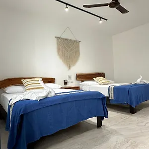 Plaza Nardos 3*, Playa del Carmen México