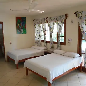 Guest house Casa Madrid Bacalar