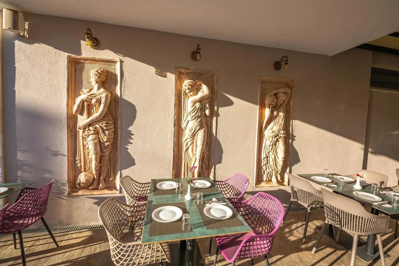 Class Hotel Ksamil 4*,