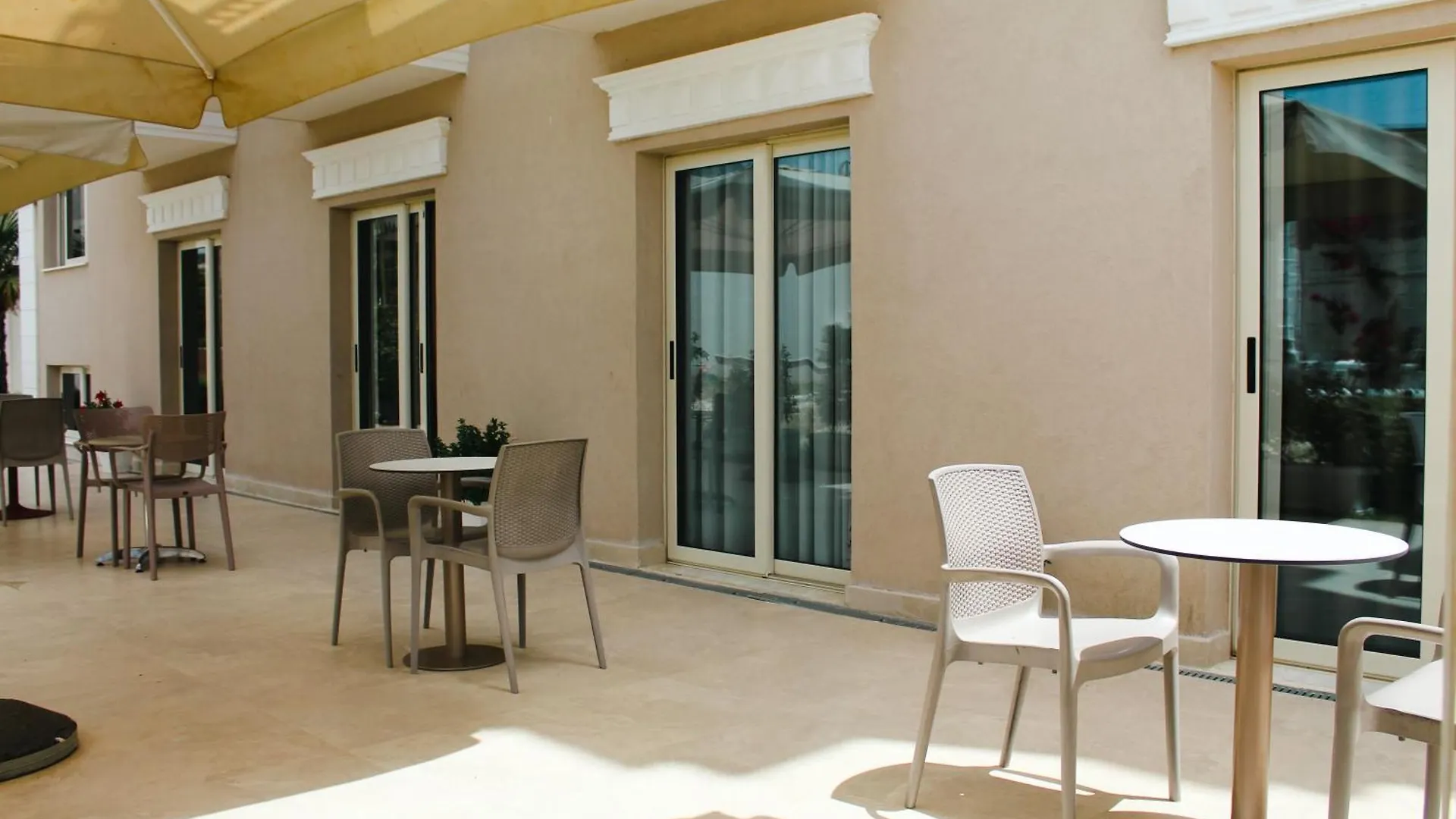 Class Hotel Ksamil