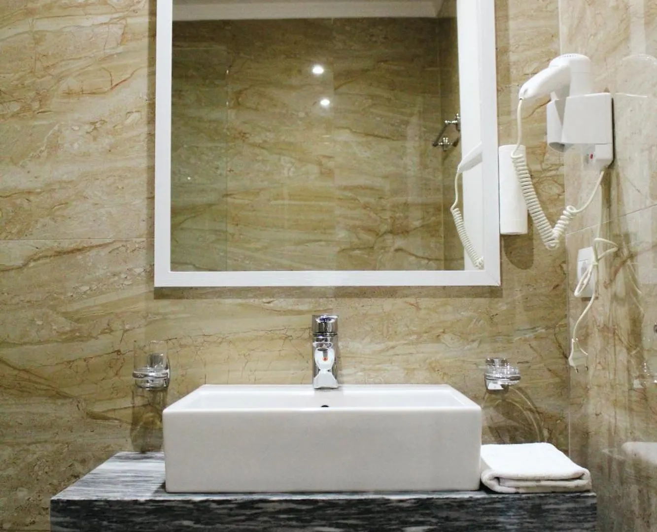 Class Hotel Ksamil