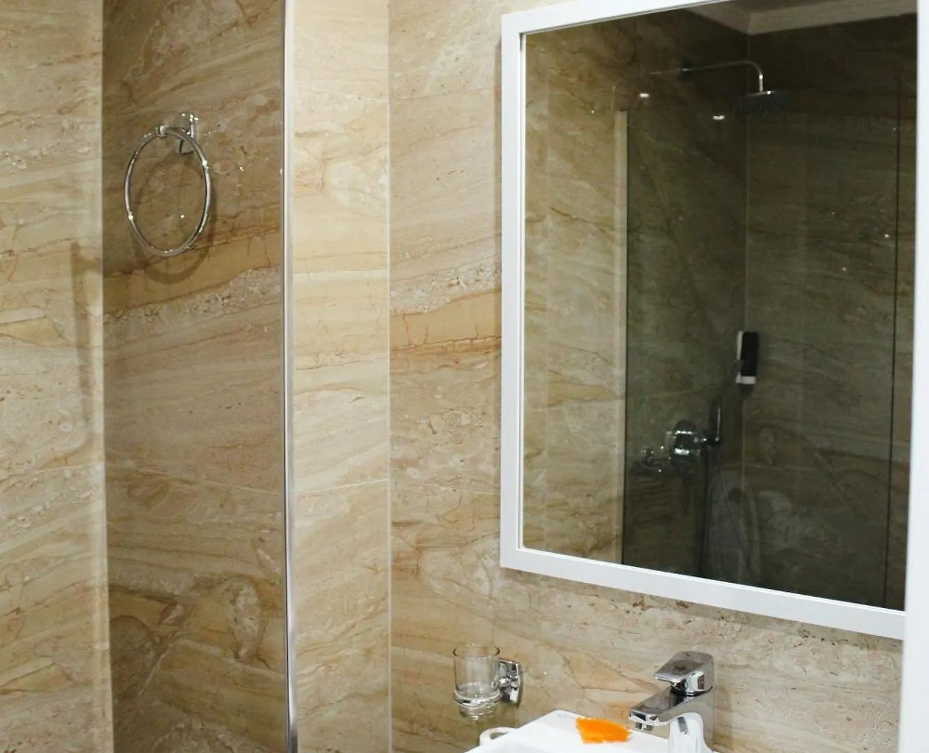 Class Hotel Ksamil